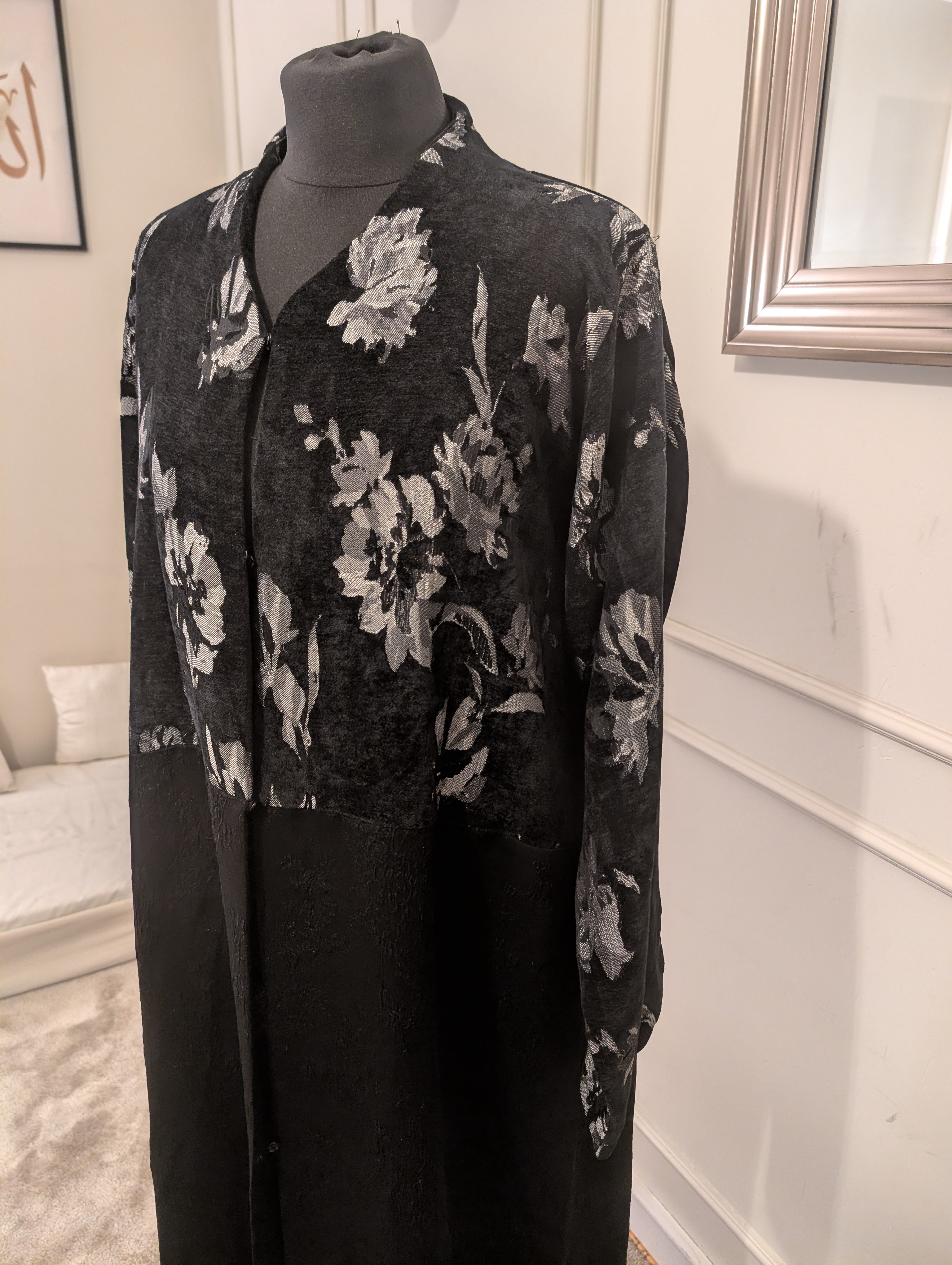 Beautiful Chenille jacquard abaya - Open Abaya - Eid Abaya - Eid Dress - Muslimah Clothing - Modest Womens Clothing